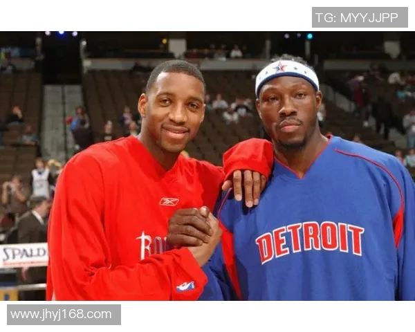 麦迪与足球巨星同框合影展现运动精神与友谊的精彩瞬间