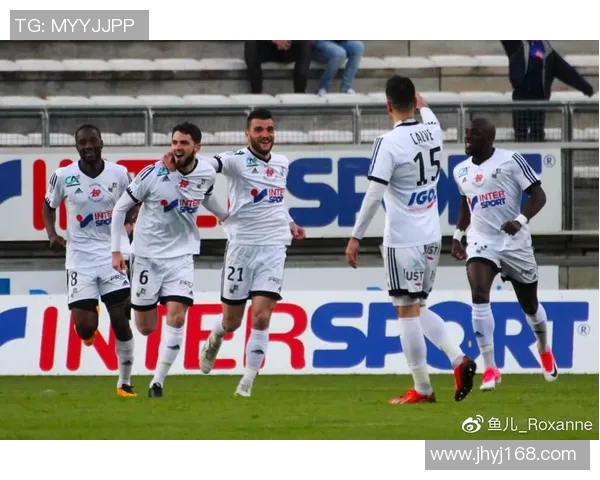 法甲激战亚眠主场迎战马赛双方争夺关键三分的精彩对决 法甲激战亚眠主场迎战马赛双方争夺关键三分的精彩对决